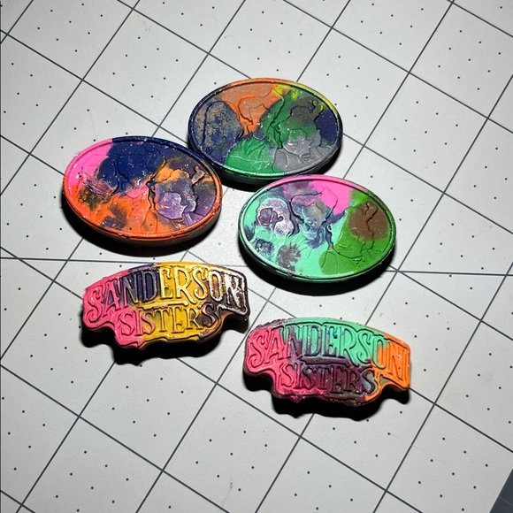 Sanderson Sisters Colorful Craft crayons - Picture 2 of 4